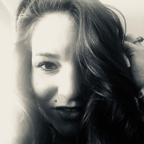 Meet your Posher, Briana - Picture 1 of 1